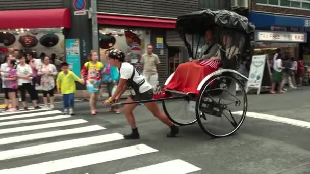 도쿄에서 아사쿠사 사원에서 인력거 — 비디오