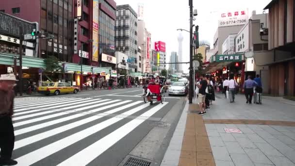 Le pousse-pousse au temple Asakusa à Tokyo — Video