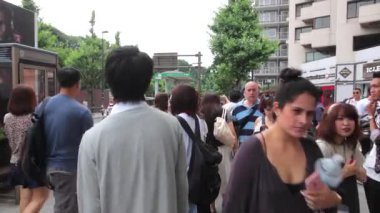 Tokyo'da Harajuku Discrit üzerinde Anonim kalabalıklar 