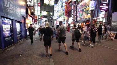 Anonim kalabalık Tokyo Shibuya Discrit üzerinde