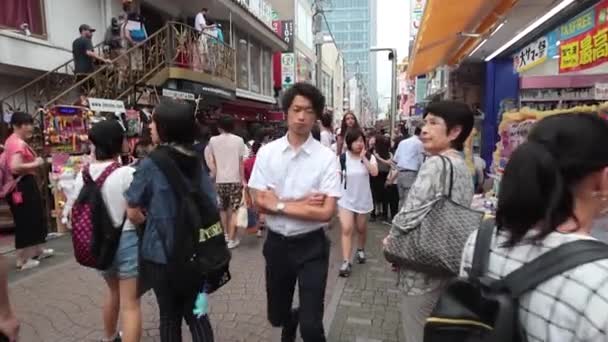 Anonimowi tłumy na Harajuku Discrit w Tokio — Wideo stockowe