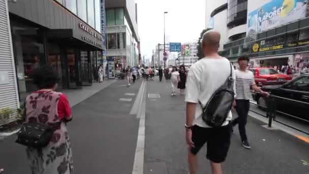 Anonyme Menschenmengen auf harajuku discrit in tokyo — Stockvideo