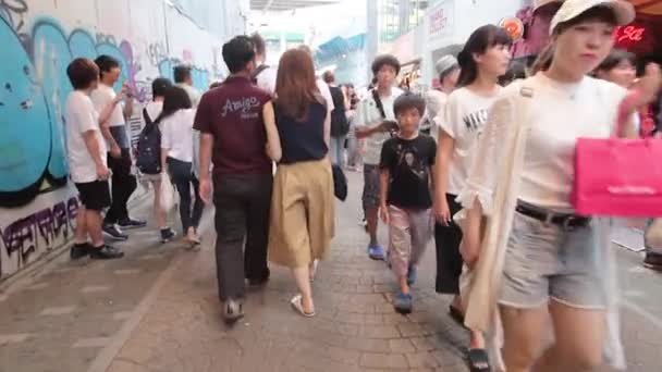 Multidões anônimas no Harajuku Discrit em Tóquio — Vídeo de Stock