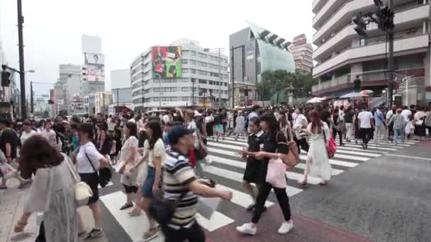 Anonymous crowds on Harajuku Discrit in Tokyo — Stock Video