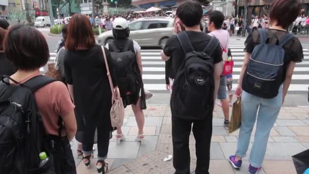 Anonymous crowds on Harajuku Discrit in Tokyo — Stock Video