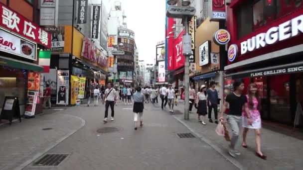 Anonyma folkmassorna på Shibuya Discrit i Tokyo — Stockvideo