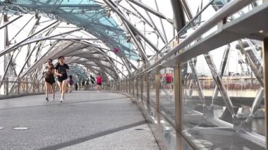 Helix köprü insanlar