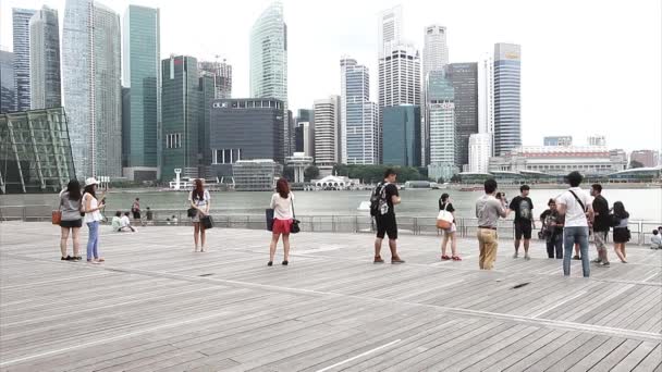 Ciudad de Singapur a través de Marina Bay — Vídeo de stock