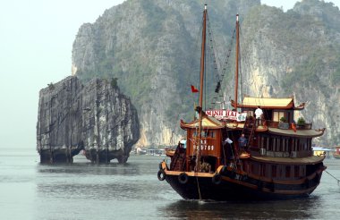 ha uzun bay Vietnam