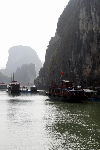 Залив Ха Лонг во Вьетнаме — стоковое фото