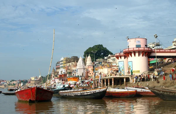 Boats in river at Varanasi city — Stock Photo, Image