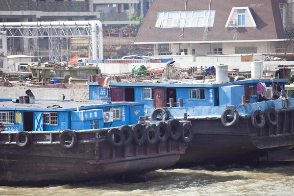 Bateaux sur la rivière à SHANGHAI — Photo
