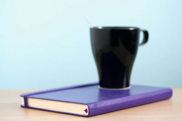 Kahve fincanı kitap — Stok fotoğraf