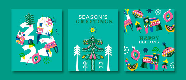 С праздником и новым 2022 годом набор поздравительных открыток. Коллекция иллюстраций традиционного винтажного народного искусства. Красочные украшения зимнего сезона включают в себя оленей, медведей, рождественскую елку. 