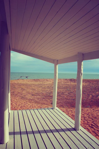 Beach house sundurma beyaz vintage filtre arka plan — Stok fotoğraf