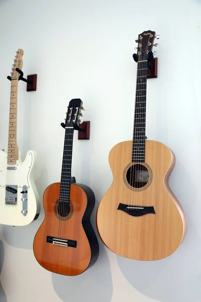 Närbild Vacker Gitarr Med Tecken Slitage Och Användning — Stockfoto