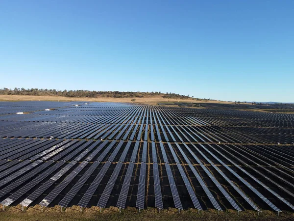 Obnovitelná Energie Masivní Solární Panelovou Farmou Venkově Queensland Austrálie — Stock fotografie