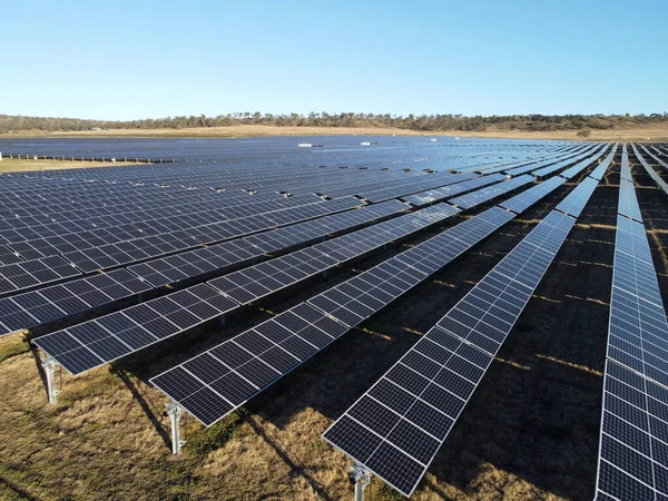 Obnovitelná Energie Masivní Solární Panelovou Farmou Venkově Queensland Austrálie — Stock fotografie