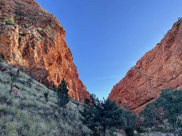 ภาพรายละเอ ยดของ Simpsons Gap ในช Macdonnell ใกล Alice Springs เขตเหน — ภาพถ่ายสต็อก