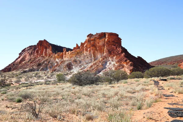 บเขาสายร นตาต นใจในด นแดนทางตอนเหน อของออสเตรเล ยเพ Outisde Alice Springs ปแบบห — ภาพถ่ายสต็อก