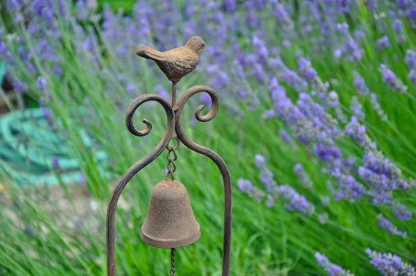 Chime de vento de pássaro decorativo — Fotografia de Stock