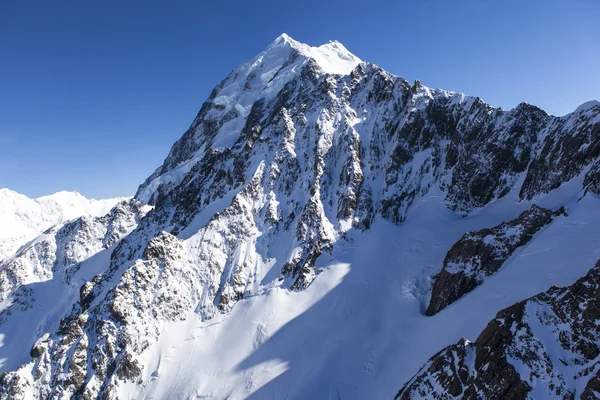 Montanhas de neve — Fotografia de Stock