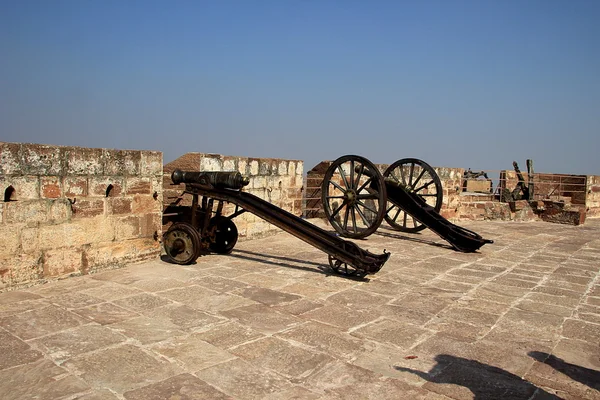 Guns on Terrace of Fort — Stock Photo, Image