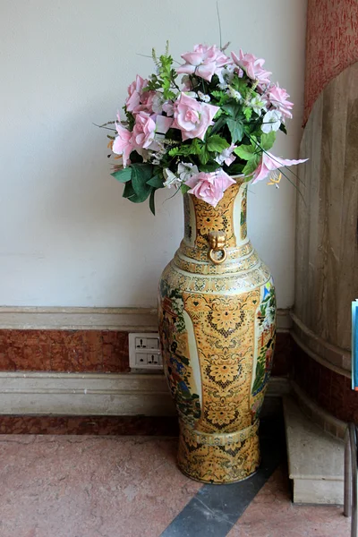 Lofty, Decorative Flower Vase — Stock Photo, Image