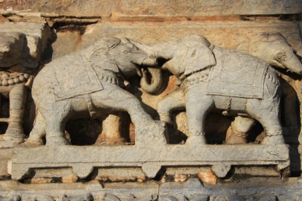 Carving van olifanten in een gevecht — Stockfoto