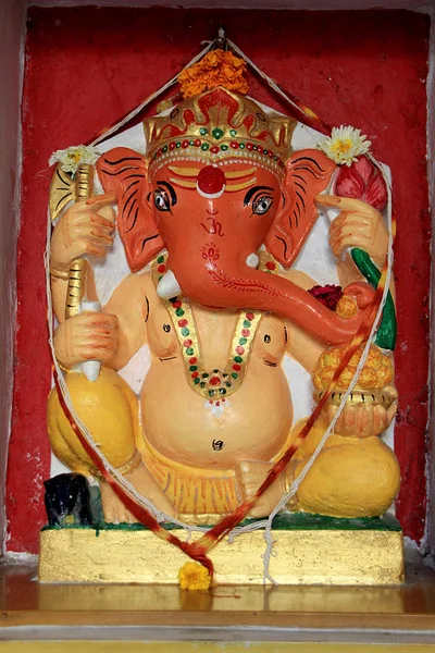 Színes festett Ganesha bálvány — Stock Fotó