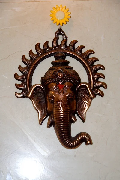 Pendurado Parede Cabeça Ganesha Feito Metal Bronze — Fotografia de Stock