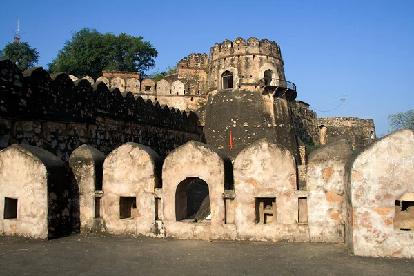 ウッタル プラデシュ州 インド アジアのジャンシー砦の様々なレベルのテラス — ストック写真