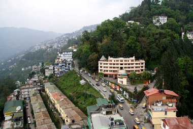 Sikkim 'deki Gangtok kasabasının kuş bakışı görüntüsü teleferikten, Hindistan, Asya