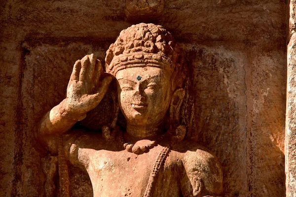 Vista Cerca Estatua Piedra Del Centinela Saludando Con Pronta Expresión — Foto de Stock