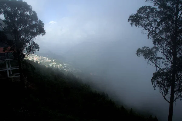 Blick Auf Die Nebelbedeckte Landschaft Coaker Walk Kodaikanal Tamil Nadu — Stockfoto