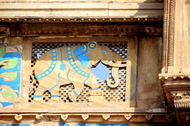 Fil üstünde pencere cam