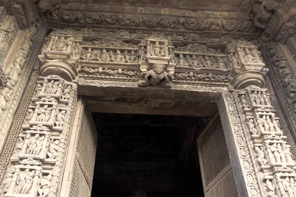 Moldura de porta de pedra esculpida — Fotografia de Stock