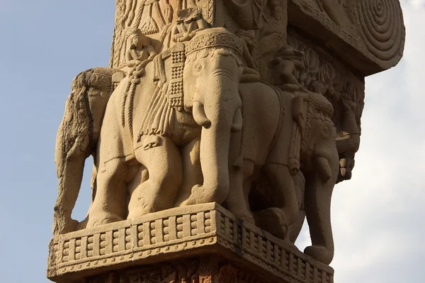Скульптурные слоны в Санчи — стоковое фото