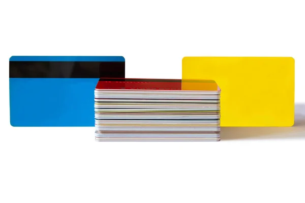 Vista de cerca de la pila de tarjetas de descuento aisladas sobre fondo blanco con sombras — Foto de Stock