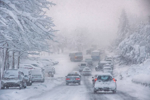 Kar Fırtınası Kötü Görüş Mesafesi Kaygan Yollar Bir Sürü Trafik — Stok fotoğraf