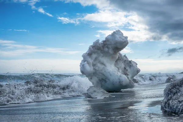 Bloques Hielo Frente Costa Del Océano Pacífico Arrastrados Tierra Hermoso —  Fotos de Stock