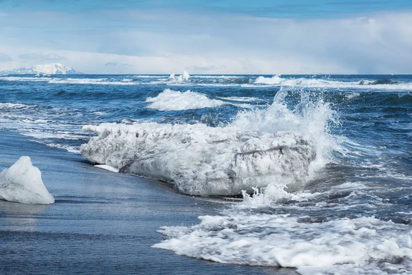 Ледяные Блоки Берегов Тихого Океана Выброшенные Берег Зимний Солнечный Пейзаж Стоковое Изображение