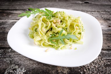 pesto ile Tagliatelle