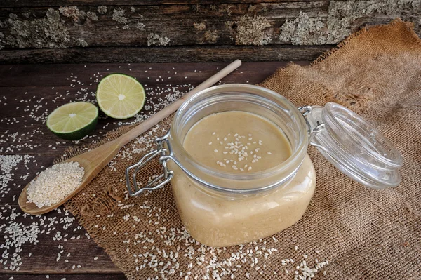 Taze ev yapımı Tahin