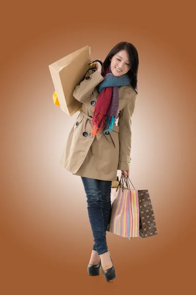 Donna shopping invernale — Foto Stock