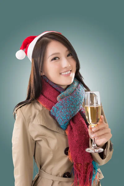 Vrouw houd een glas Champagne — Stockfoto
