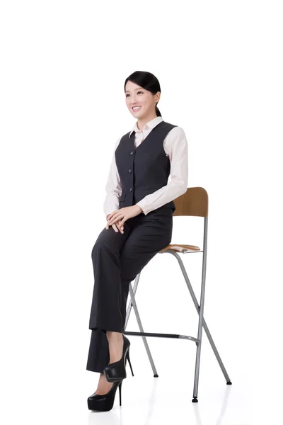 Mulher de negócios sentar-se em uma cadeira — Fotografia de Stock