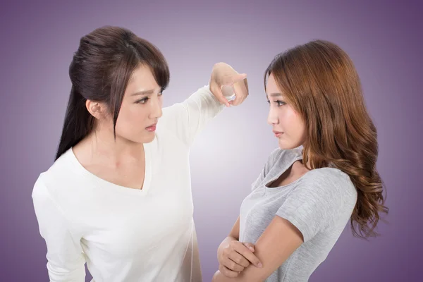Zwei Frauen streiten — Stockfoto