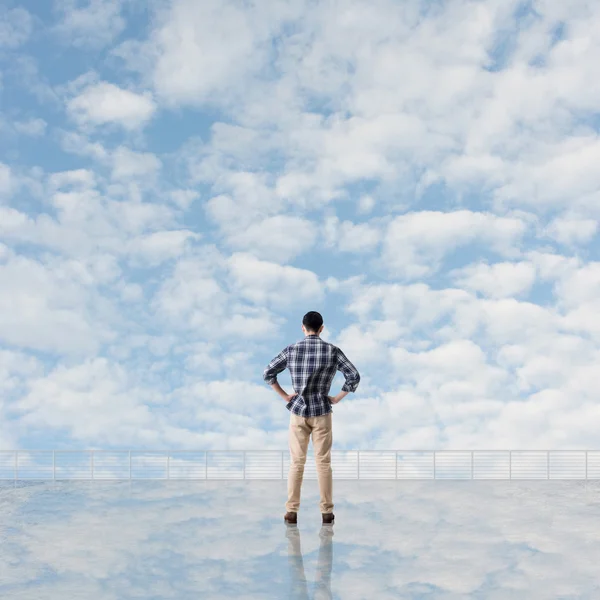 Man kijken en ontdekken — Stockfoto