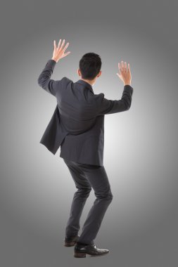 Asya iş adamı poz holding